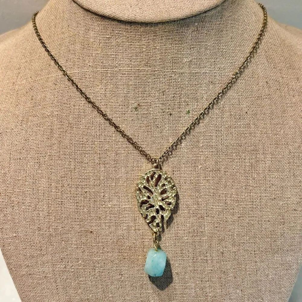 Francesca’s Collection Textured Leaf Pendant Blue Quartz Adjustable Clasp Neckla